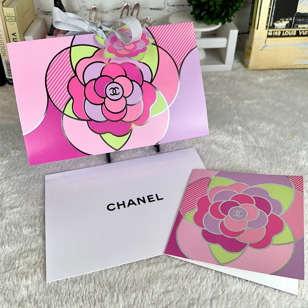 CHANEL Mother’s Day gift package and card set NEW! So pretty! GIFT SET
